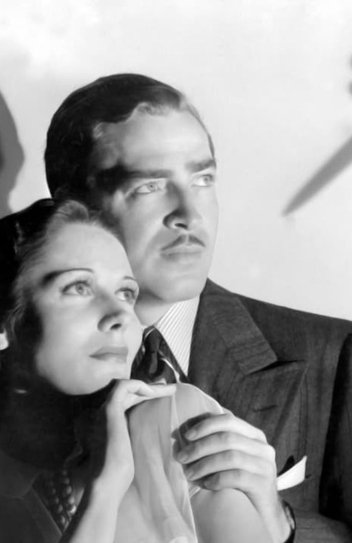 Bulldog Drummond (John Howard) background