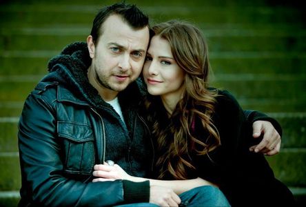 Ali Atay and Ezgi Asaroglu in Leyla and Mecnun (2011)