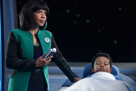 Penny Johnson Jerald and Kai Wener in The Orville (2017)
