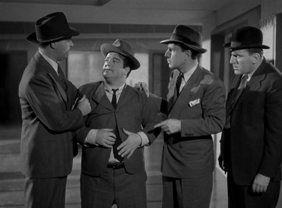 William Bendix, Bud Abbott, Lou Costello, and William Gargan in Who Done It? (1942)