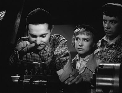 Yuri Belov, Aleksey Kozhevnikov, and Nadezhda Rumyantseva in Unamenables (1959)