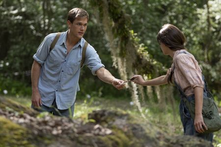 Taylor John Smith and Daisy Edgar-Jones in Where the Crawdads Sing (2022)