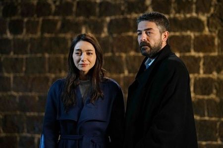 Sinan Tuzcu and Öykü Gürman in Sen Anlat Karadeniz (2018)