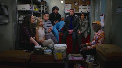 Garrett Morris, Kat Dennings, Andy Ridings, Jonathan Kite, India de Beaufort, Matthew Moy, and Beth Behrs in 2 Broke Gir