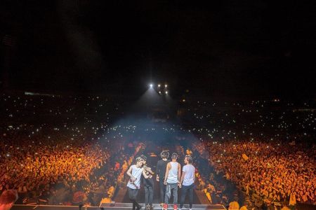 Liam Payne, Harry Styles, Zayn Malik, Niall Horan, One Direction, and Louis Tomlinson in One Direction: Where We Are - T