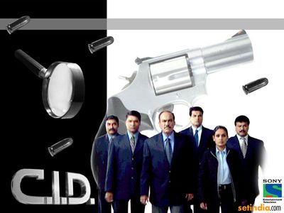 Shivaji Satam, Aditya Srivastav, Dinesh Phadnis, Dhananjay Mandrekar, Ashwini Kalsekar, and Dayanand Shetty in C.I.D. (1