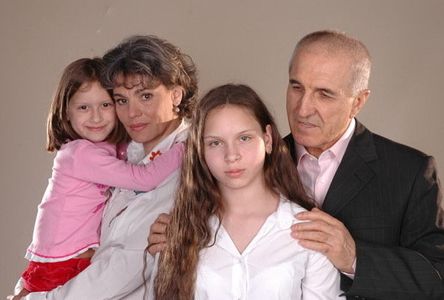 Gheorghe Dinica, Maia Morgenstern, Andrea Ivett Eröss, and Laura Cecília Eröss in Gala (2007)