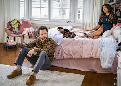 Charlie Day and Gina Rodriguez in I Want You Back (2022)