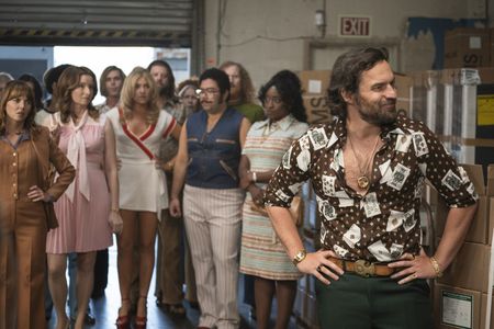 Lennon Parham, Ophelia Lovibond, Idara Victor, Jake Johnson, Jessica Lowe, and Oscar Montoya in Minx (2022)