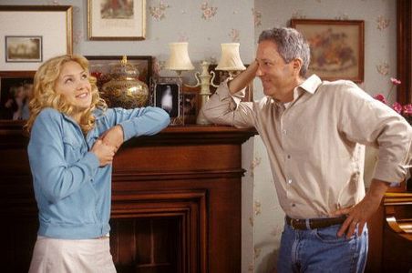 Kate Hudson and David Hoberman in Raising Helen (2004)