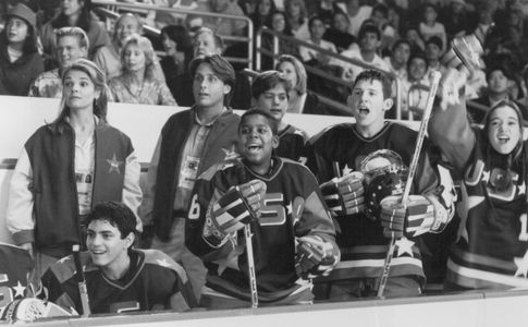 Emilio Estevez, Kathryn Erbe, Joshua Jackson, Marguerite Moreau, Ty O'Neal, Kenan Thompson, and Mike Vitar in D2: The Mi