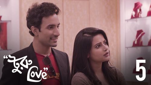 Rishav Basu and Ushasi Ray in Turu Love (2021)