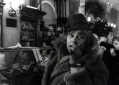 Faina Ranevskaya in Lyogkaya zhizn (1964)
