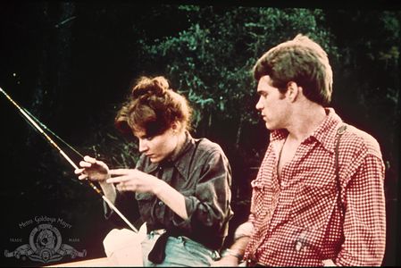 Patricia Pearcy and Don Scardino in Squirm (1976)