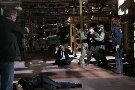 Kiefer Sutherland, Will Patton, Carlos Bernard, Amy Price-Francis, and Annie Wersching in 24 (2001)