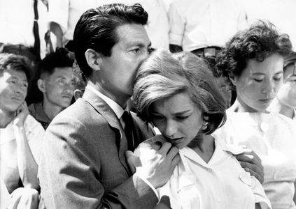 Eiji Okada and Emmanuelle Riva in Hiroshima Mon Amour (1959)