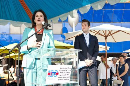 Matthew Hoffman hosts the American Cancer Society Gala with guest speaker Sherry Lansing