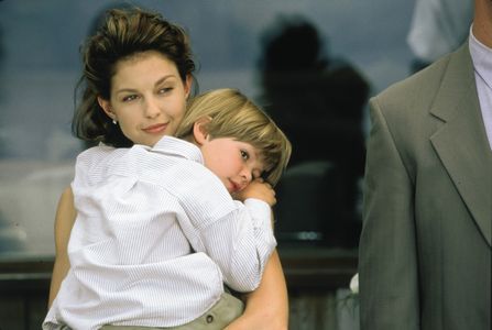 Ashley Judd and Benjamin Weir in Double Jeopardy (1999)