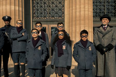 Colm Feore, Dante Albidone, Aidan Gallagher, Cameron Brodeur, Eden Cupid, Ethan Hwang, and Blake Talabis in The Umbrella
