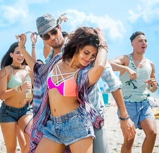 Jacqueline Fernandez and Sidharth Malhotra in A Gentleman (2017)