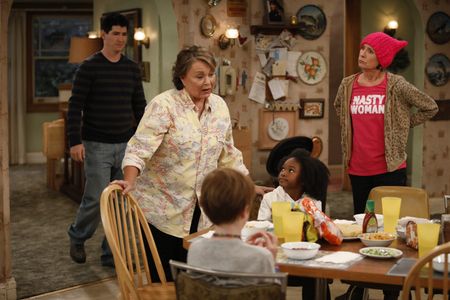Roseanne Barr, Michael Fishman, Laurie Metcalf, Jayden Rey, and Ames McNamara in Roseanne (1988)