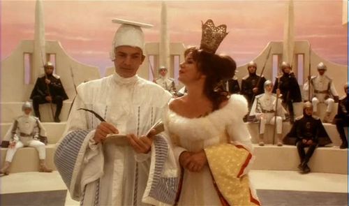 Cas Enklaar and Monique van de Ven in Lang leve de koningin (1995)