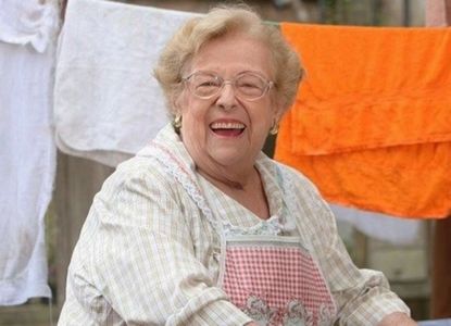 Etty Fraser in Uma Rosa com Amor (2010)