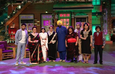 Paresh Ganatra, Helen, Asha Parekh, Upasana Singh, Kiku Sharda, Navjot Singh Sidhu, Sumona Chakravarti, and Kapil Sharma
