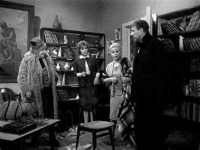 Vera Maretskaya, Ninel Myshkova, Rostislav Plyatt, and Faina Ranevskaya in Lyogkaya zhizn (1964)
