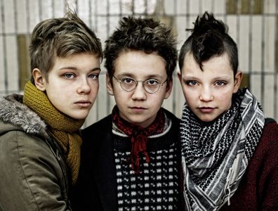 Mira Barkhammar, Mira Grosin, and Liv LeMoyne in We Are the Best! (2013)