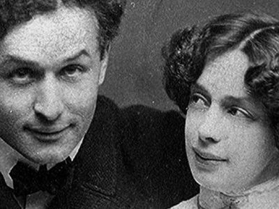Harry Houdini and Mrs. Harry Houdini in Decoded (2010)