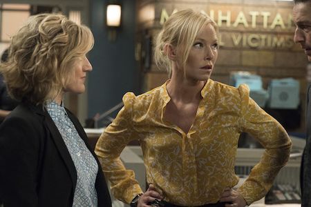 Erin Anderson, Kelli Giddish, Peter Scanavino in LAW & ORDER: SVU 