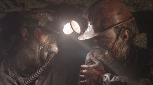 Still of Mark Ashworth and Drew Starkey (Mine9)