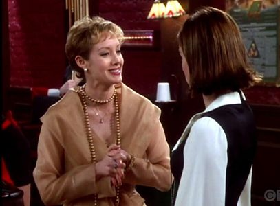 Téa Leoni and Jeri Gaile in The Naked Truth (1995)
