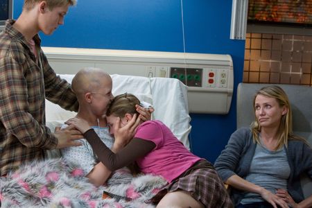 Cameron Diaz, Evan Ellingson, Sofia Vassilieva, and Abigail Breslin in My Sister's Keeper (2009)