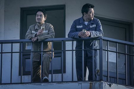 Han Suk-kyu and Rae-won Kim in The Prison (2017)