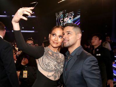 Jennifer Lopez and Wilmer Valderrama at an event for The 43rd Annual People's Choice Awards (2017)