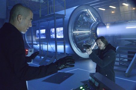 Kirk Acevedo and Aaron Stanford in 12 Monkeys (2015)