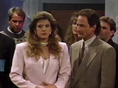 Alison La Placa and Philip Charles MacKenzie in Open House (1989)
