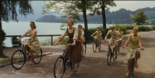 Julie Andrews, Charmian Carr, Angela Cartwright, Duane Chase, Nicholas Hammond, Kym Karath, Heather Menzies-Urich, and D