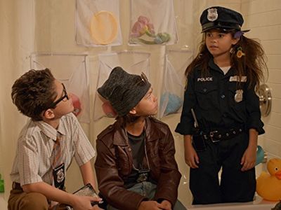 Nicolas Bechtel, Malachi Barton, and Ariana Greenblatt in Stuck in the Middle (2016)