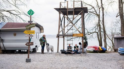 Michael Brandner, Gabriele Fischer, Christian Tramitz, and Susu Padotzke in Hubert ohne Staller: Harte Landung (2022)