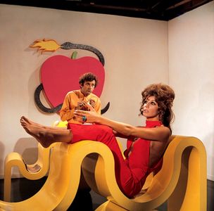 Norman Briski and Susana Giménez in The Neurotics (1971)