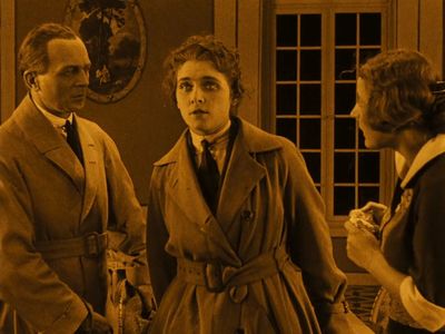 Paul Bildt, Lulu Kyser-Korff, and Olga Tschechowa in The Haunted Castle (1921)
