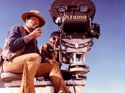 John Wayne and William H. Clothier in The Alamo (1960)