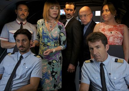 Cecilia Roth, Javier Cámara, Antonio de la Torre, Lola Dueñas, José Luis Torrijo, José María Yazpik, and Hugo Silva in I