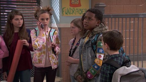 Still of Jenna Davis, Issac Ryan Brown in Raven's home (2018)