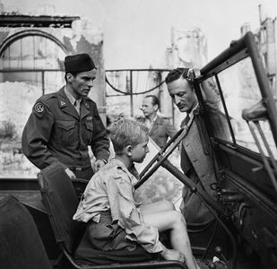 Montgomery Clift, Fred Zinnemann, Wendell Corey, and Ivan Jandl in The Search (1948)