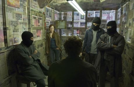 Julianne Moore, Chiwetel Ejiofor, Charlie Hunnam, Clive Owen, and Phaldut Sharma in Children of Men (2006)