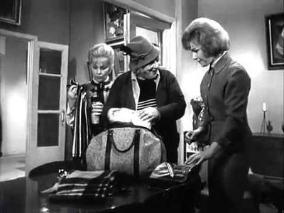 Vera Maretskaya, Ninel Myshkova, and Faina Ranevskaya in Lyogkaya zhizn (1964)